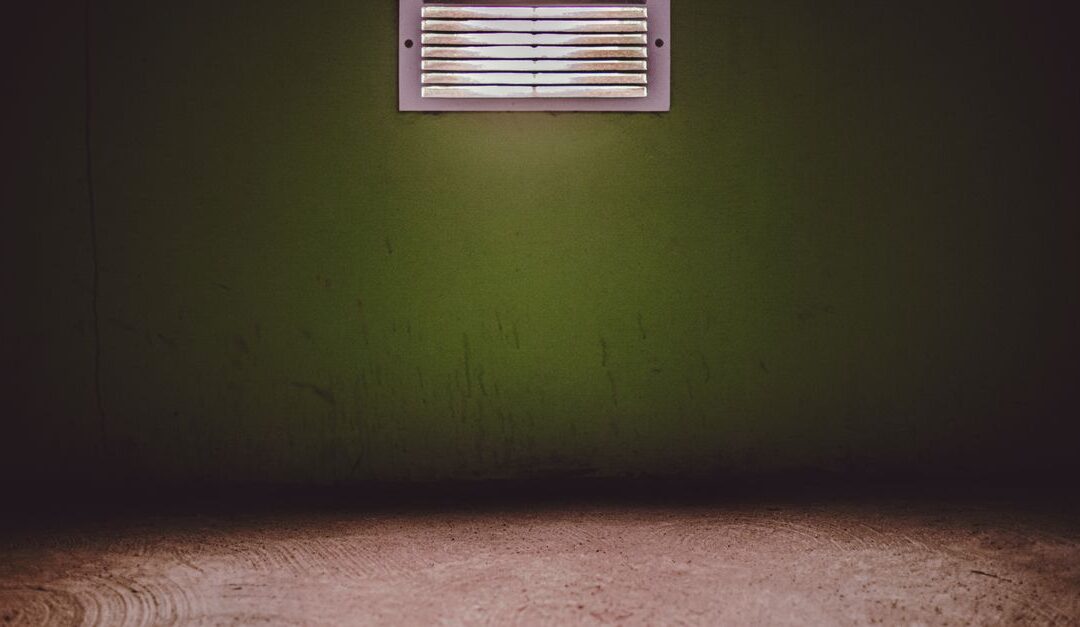 Should You Close Crawl Space Vents Before Fall in Illinois and Missouri?